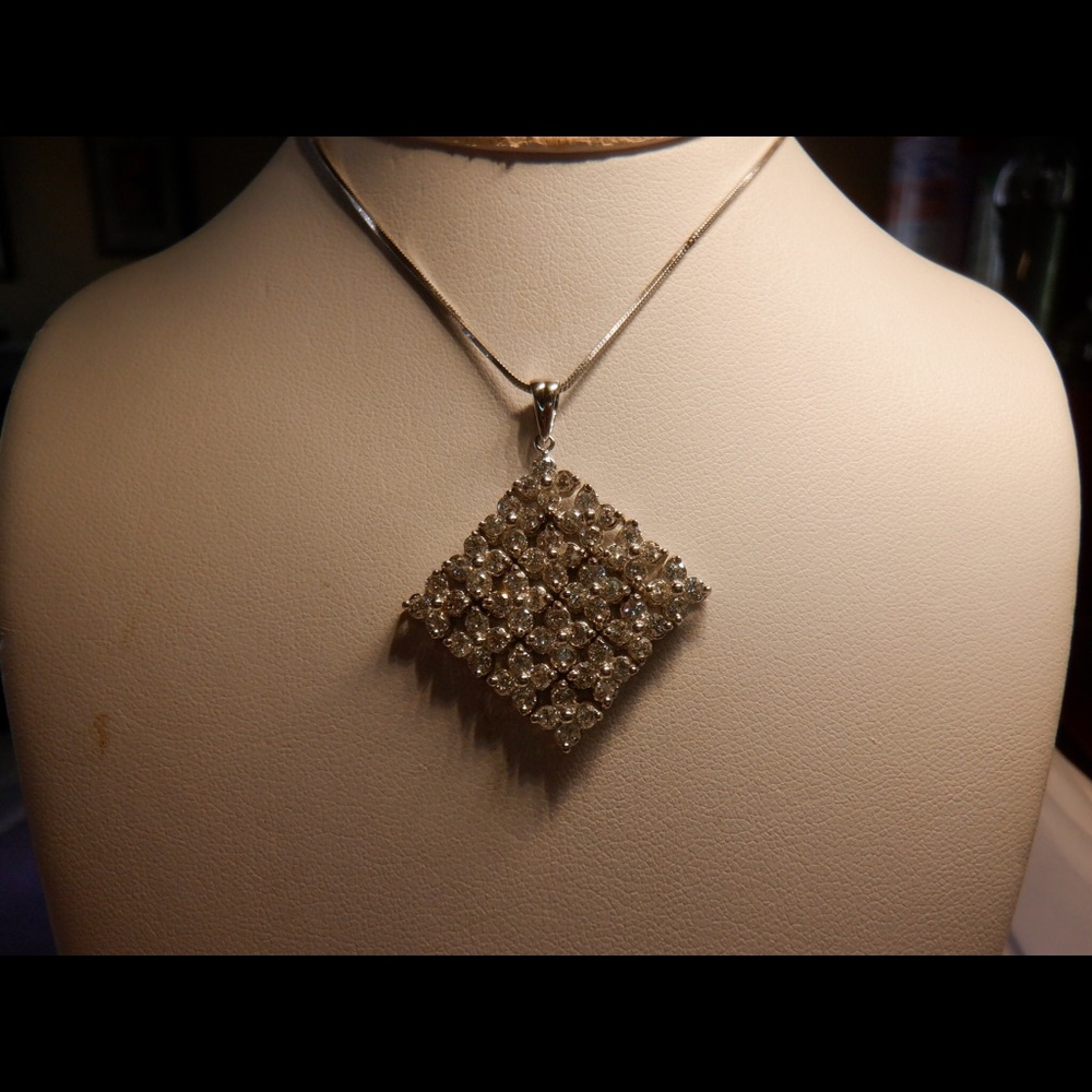 18k  diamond round necklace - Picture 2 of 6